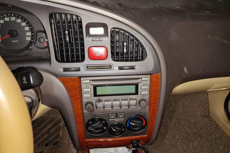 Used Hyundai Elantra 2007 1.6L Automatic Comfort Edition Audio And AC Panel