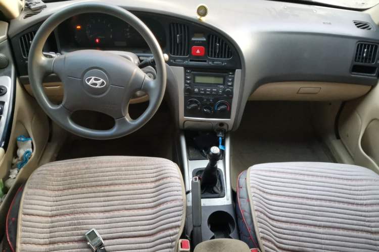 Used Hyundai Elantra 2007 1.6L Manual Comfort Model Center Console