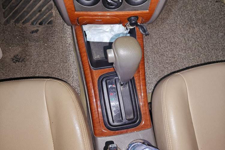 Used Hyundai Elantra 2007 1.6L Automatic Comfort Edition Gear Lever