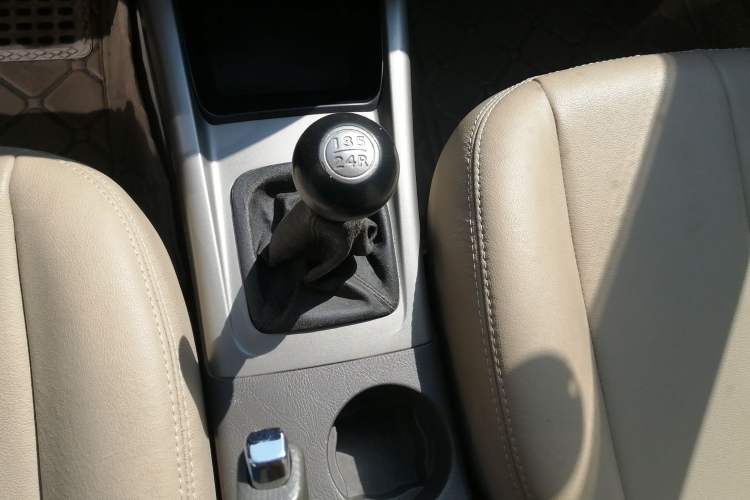 Used Hyundai Elantra 2007 1.6L Manual Comfort Model Gear Lever