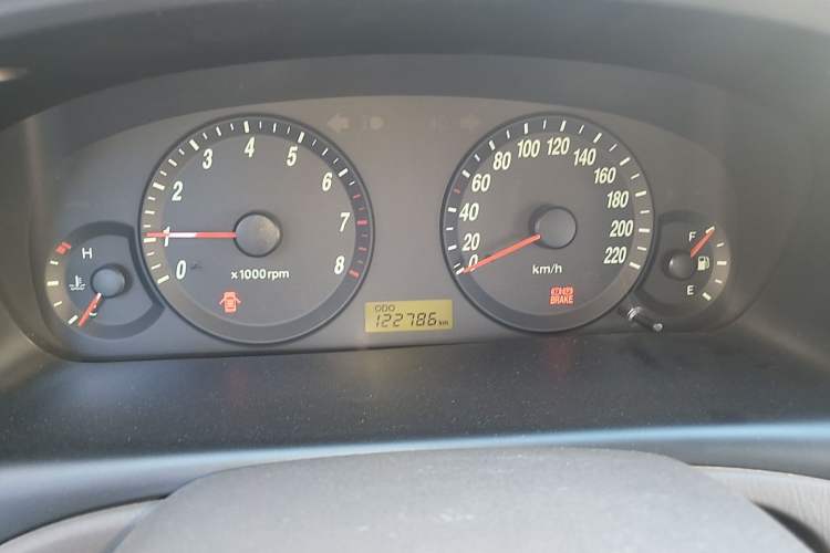 Used Hyundai Elantra 2007 1.6L Manual Comfort Model Odometer Close Up