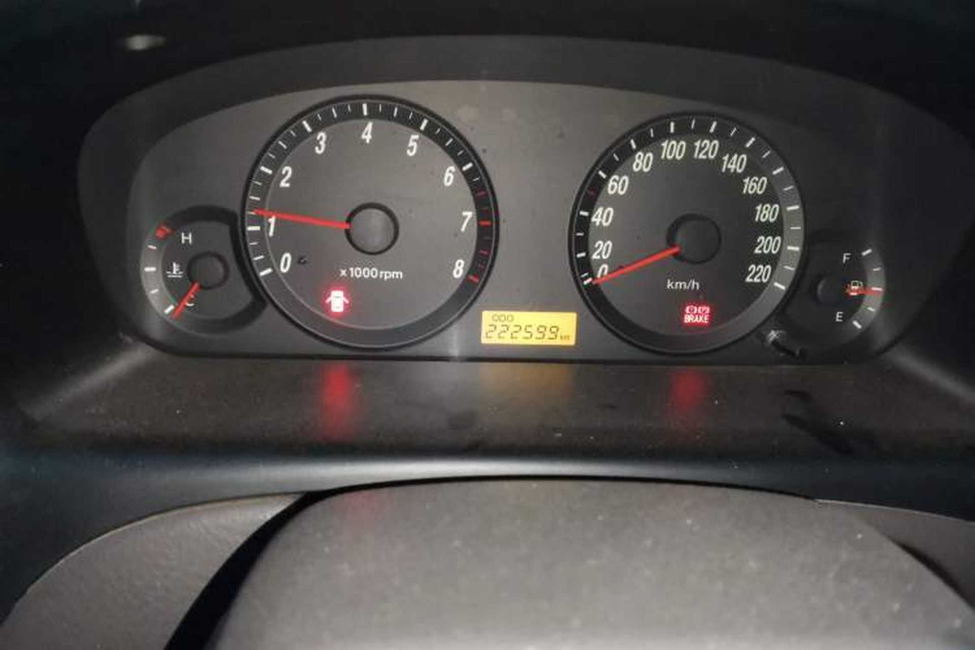 Used Hyundai Elantra 2007 1.6L Manual Comfort Model Odometer Close Up