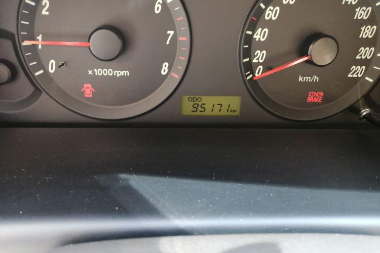 Used Hyundai Elantra 2007 1.6L Manual Comfort Model Odometer Close Up