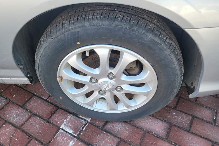 Used Hyundai Elantra 2007 1.6L Manual Comfort Model Right Front Wheel Hub