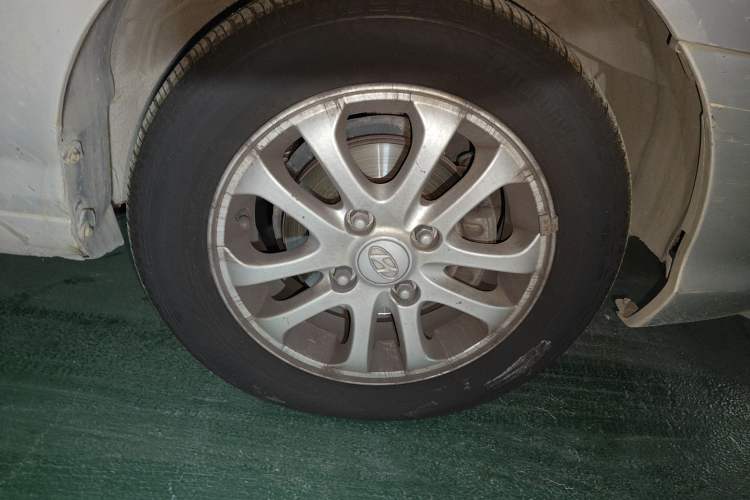 Used Hyundai Elantra 2007 1.6L Automatic Comfort Edition Right Front Wheel Hub