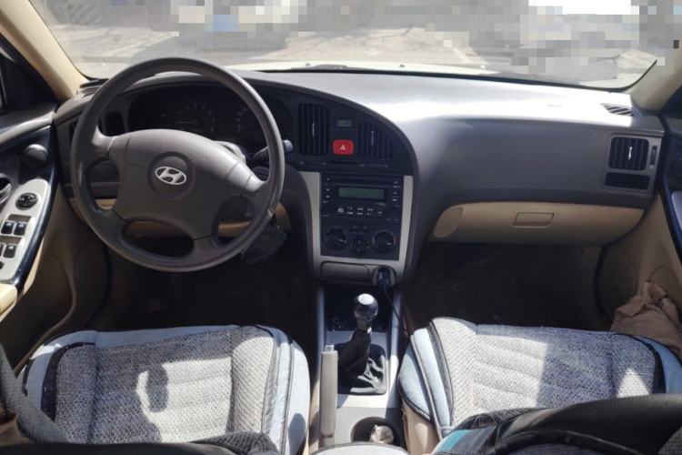 Used Hyundai Elantra 2007 1.6L Manual Comfort Model Center Console