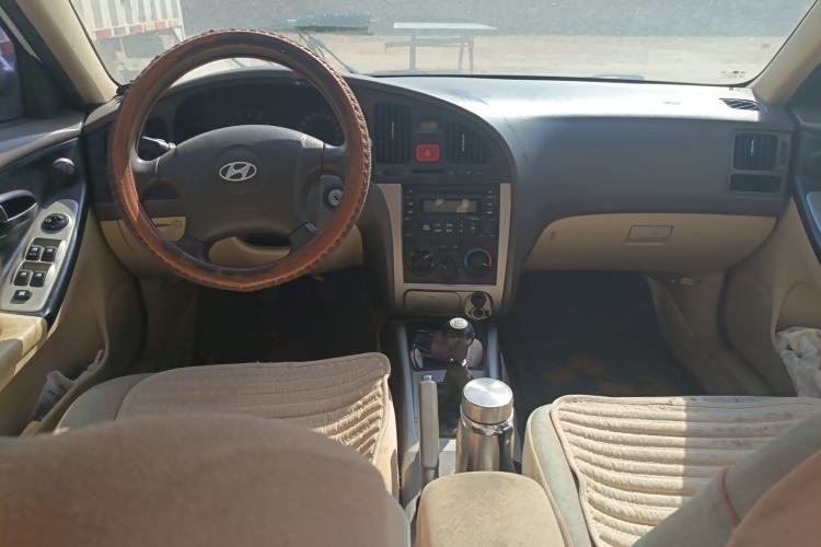 Used Hyundai Elantra 2007 1.6L Manual Comfort Model Center Console