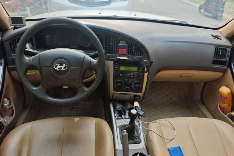 Used Hyundai Elantra 2007 1.6L Manual Comfort Model Center Console