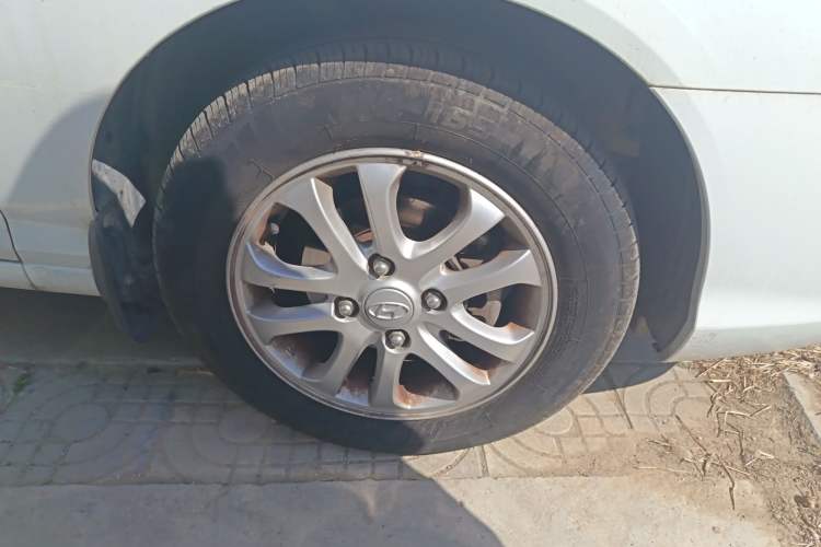 Used Hyundai Elantra 2007 1.6L Manual Comfort Model Right Front Wheel Hub