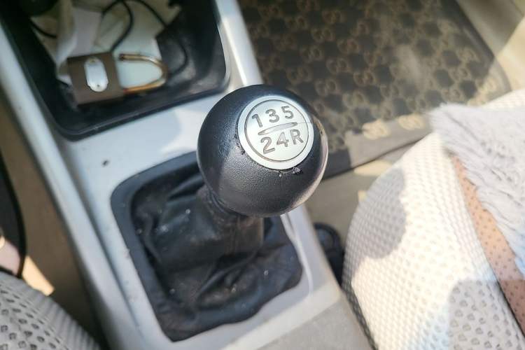 Used Hyundai Elantra 2008 1.6L Manual Deluxe Prestige Edition Gear Lever