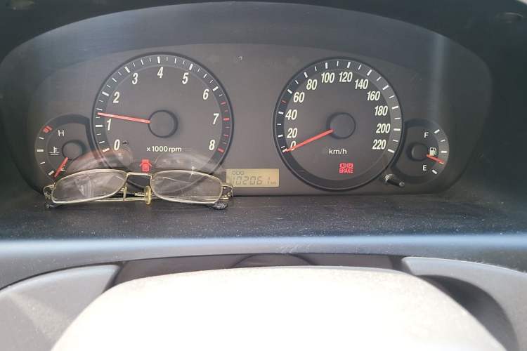Used Hyundai Elantra 2008 1.6L Manual Deluxe Prestige Edition Odometer Close Up