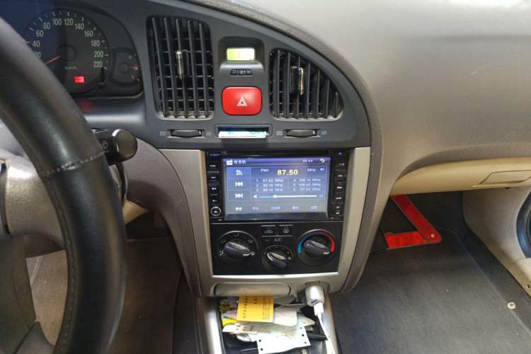 Used Hyundai Elantra 2011 1.6L Manual Comfort Version Audio And AC Panel