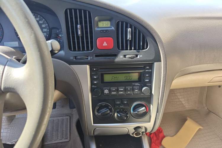 Used Hyundai Elantra 2011 1.6L Manual Comfort Version Audio And AC Panel