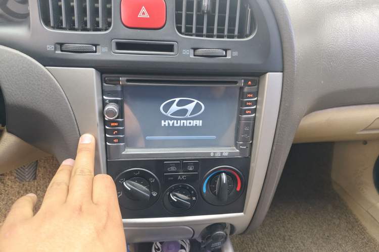 Used Hyundai Elantra 2011 1.6L Manual Comfort Version Audio And AC Panel