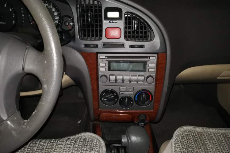 Used Hyundai Elantra 2011 1.6L Automatic Comfort Edition Audio And AC Panel