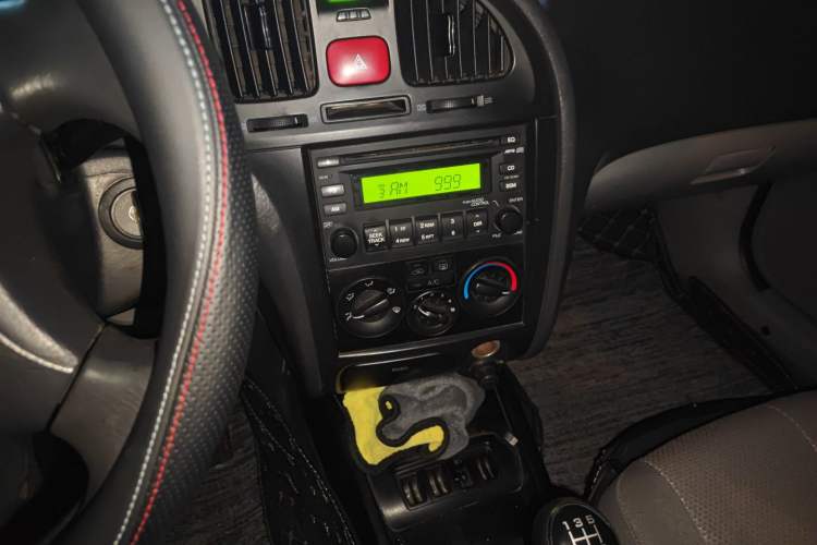 Used Hyundai Elantra 2011 1.6L Manual Comfort Version Audio And AC Panel