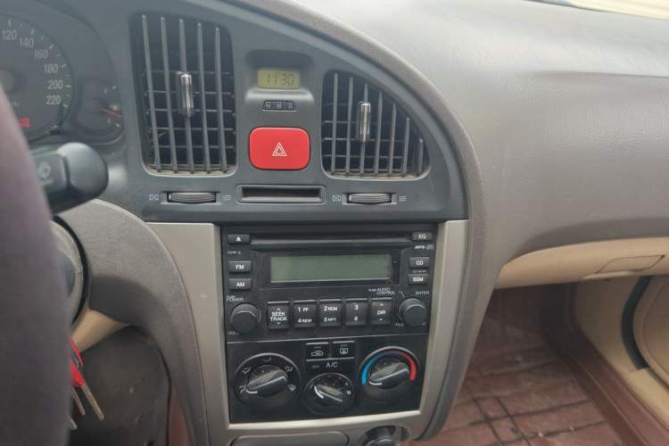 Used Hyundai Elantra 2011 1.6L Manual Comfort Version Audio And AC Panel