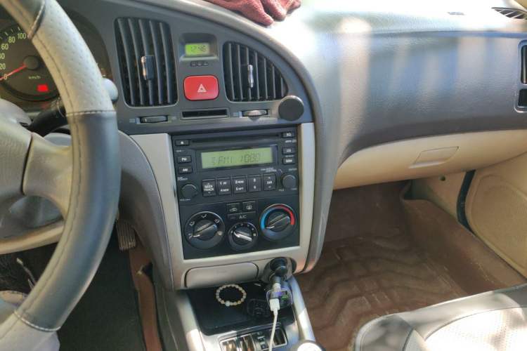 Used Hyundai Elantra 2011 1.6L Manual Comfort Version Audio And AC Panel