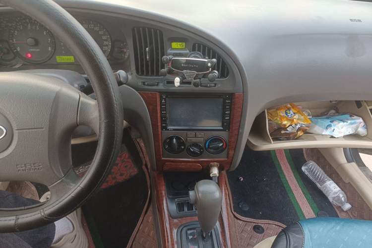 Used Hyundai Elantra 2011 1.6L Automatic Comfort Edition Audio And AC Panel