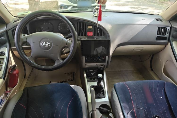 Used Hyundai Elantra 2011 1.6L Manual Comfort Version Center Console