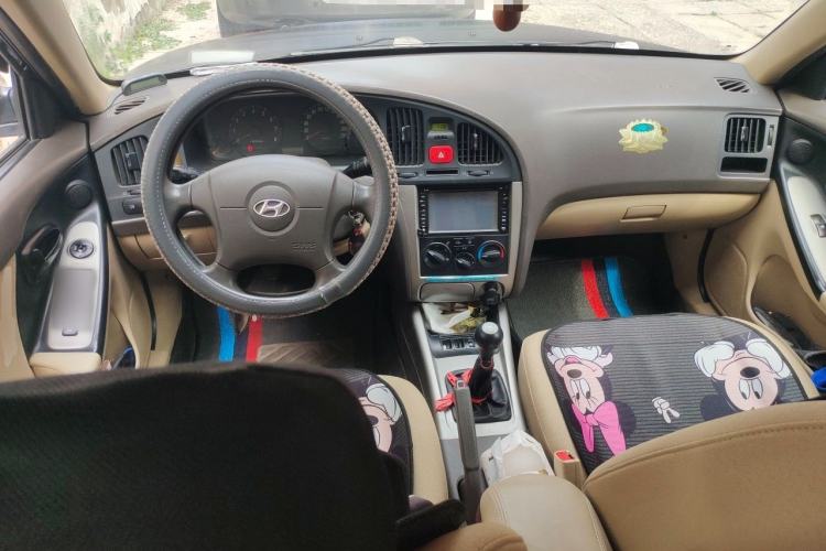 Used Hyundai Elantra 2011 1.6L Manual Comfort Version Center Console