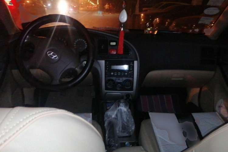 Used Hyundai Elantra 2011 1.6L Manual Comfort Version Center Console
