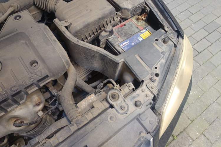 Used Hyundai Elantra 2011 1.6L Manual Comfort Version Engine Bay Left