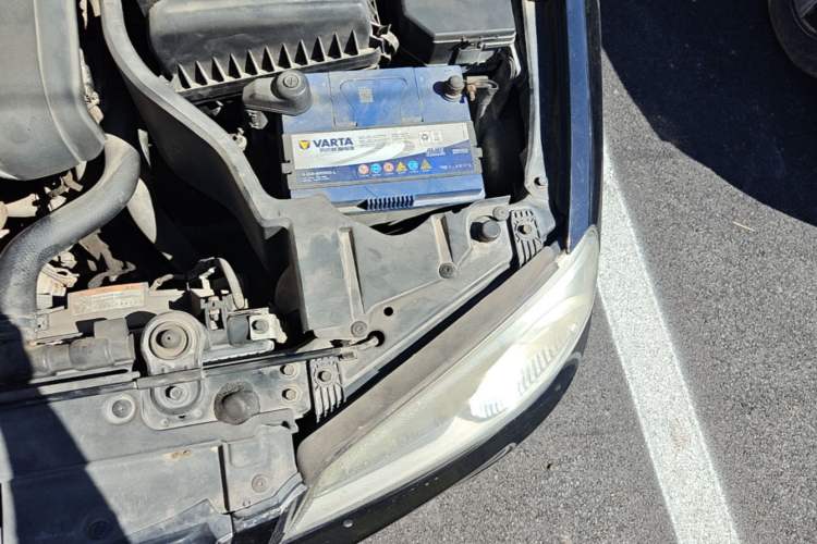 Used Hyundai Elantra 2011 1.6L Manual Comfort Version Engine Bay Left