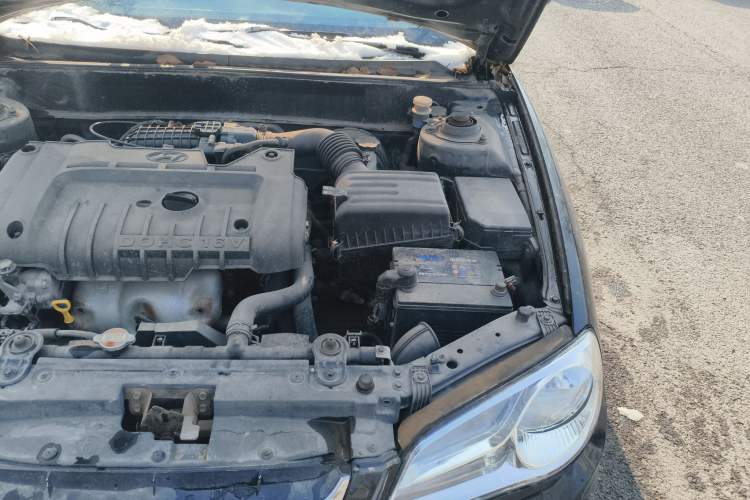 Used Hyundai Elantra 2011 1.6L Manual Comfort Version Engine Bay Left