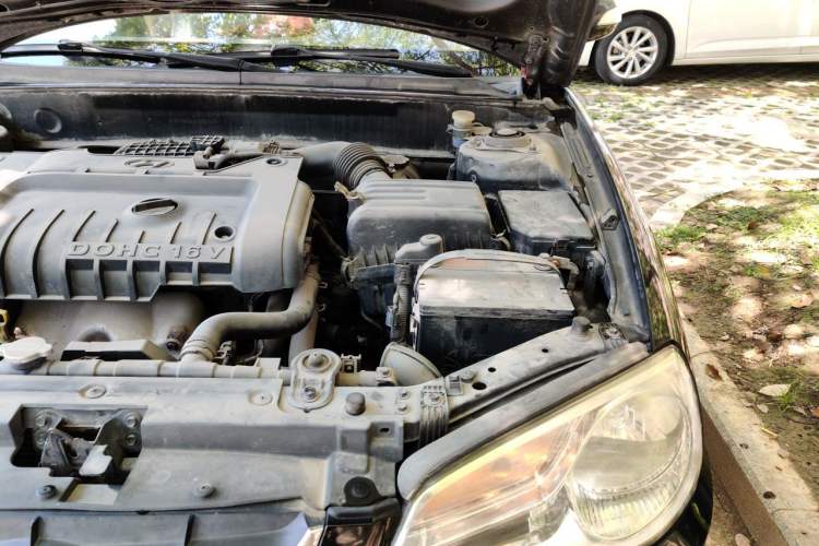 Used Hyundai Elantra 2011 1.6L Manual Comfort Version Engine Bay Left