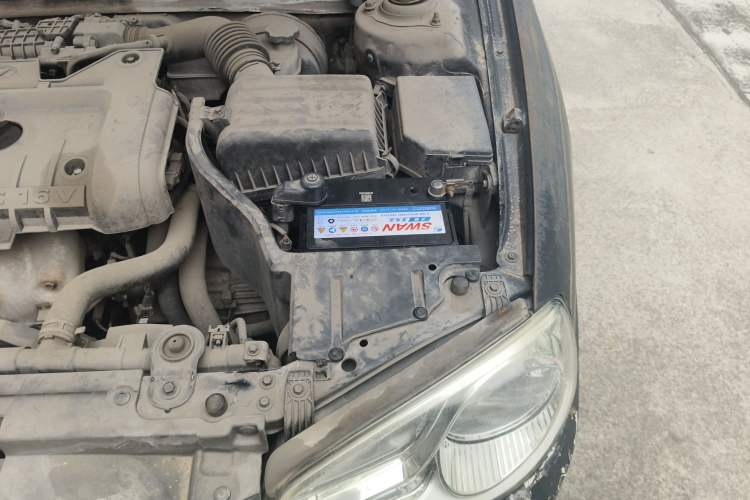 Used Hyundai Elantra 2011 1.6L Manual Comfort Version Engine Bay Left
