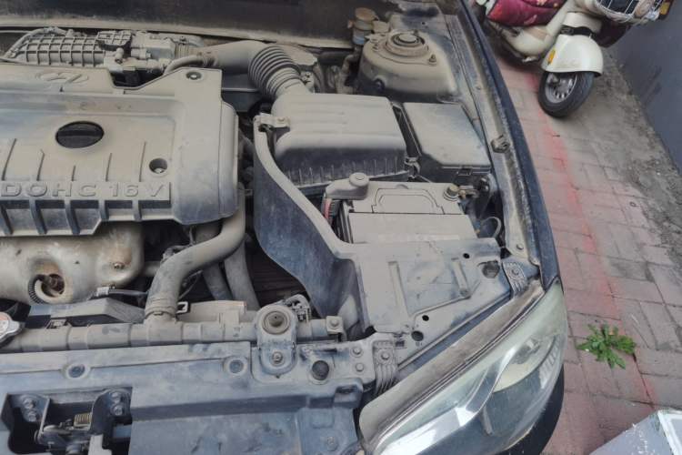 Used Hyundai Elantra 2011 1.6L Manual Comfort Version Engine Bay Left