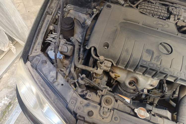 Used Hyundai Elantra 2011 1.6L Manual Comfort Version Engine Bay Right