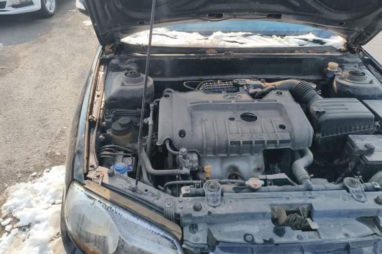 Used Hyundai Elantra 2011 1.6L Manual Comfort Version Engine Bay Right