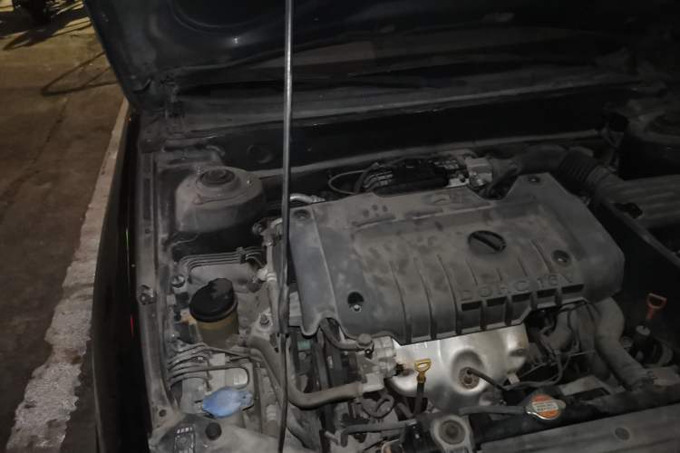 Used Hyundai Elantra 2011 1.6L Automatic Comfort Edition Engine Bay Right