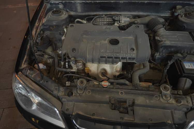 Used Hyundai Elantra 2011 1.6L Manual Comfort Version Engine Bay Right