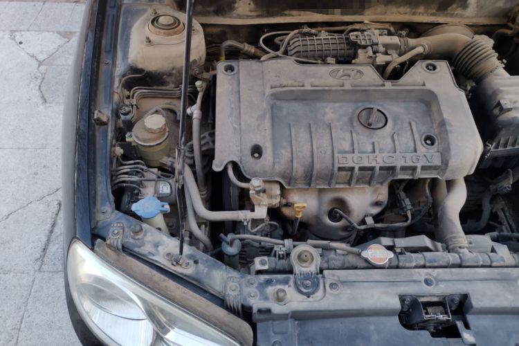 Used Hyundai Elantra 2011 1.6L Manual Comfort Version Engine Bay Right