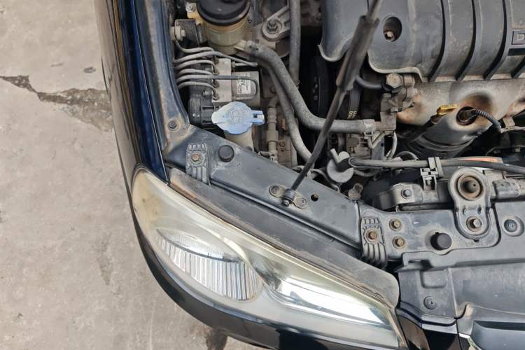 Used Hyundai Elantra 2011 1.6L Manual Comfort Version Engine Bay Right