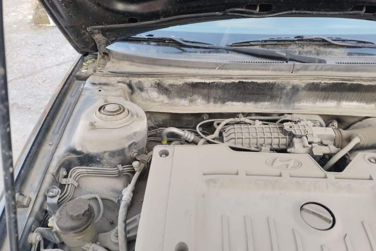 Used Hyundai Elantra 2011 1.6L Manual Comfort Version Engine Bay Right