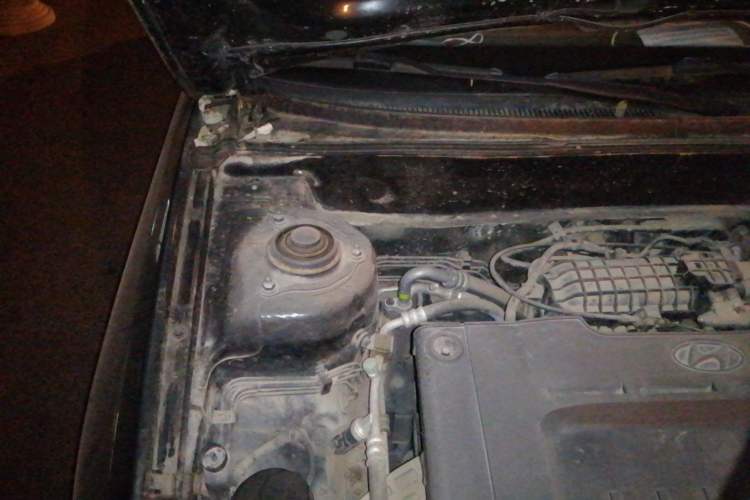 Used Hyundai Elantra 2011 1.6L Manual Comfort Version Engine Bay Right