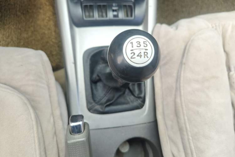 Used Hyundai Elantra 2011 1.6L Manual Comfort Version Gear Lever