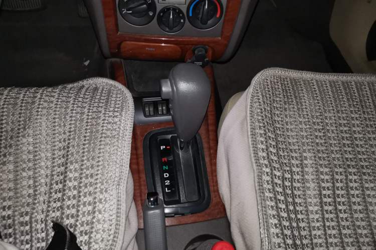 Used Hyundai Elantra 2011 1.6L Automatic Comfort Edition Gear Lever