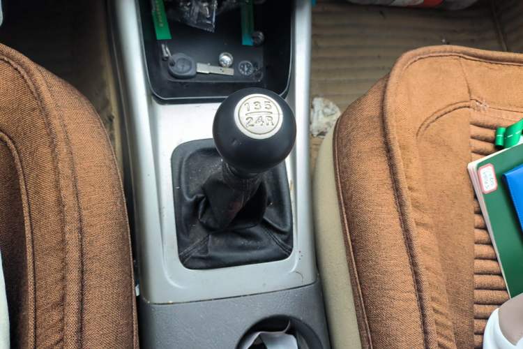 Used Hyundai Elantra 2011 1.6L Manual Comfort Version Gear Lever