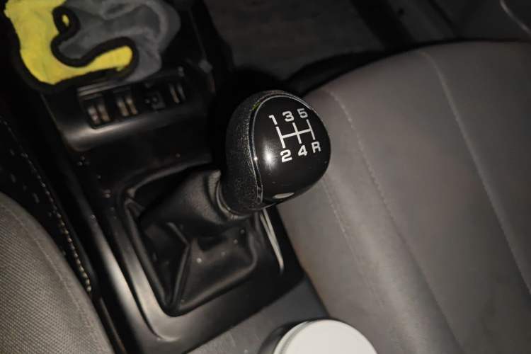 Used Hyundai Elantra 2011 1.6L Manual Comfort Version Gear Lever