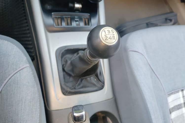 Used Hyundai Elantra 2011 1.6L Manual Comfort Version Gear Lever