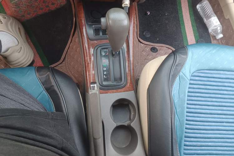 Used Hyundai Elantra 2011 1.6L Automatic Comfort Edition Gear Lever
