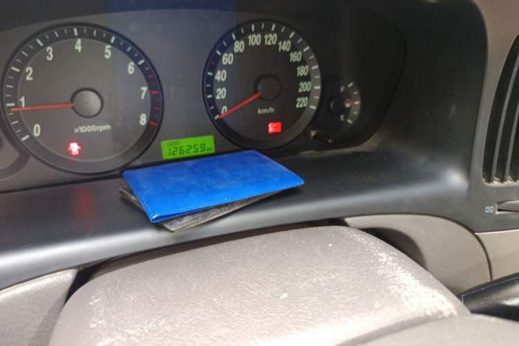 Used Hyundai Elantra 2011 1.6L Manual Comfort Version Odometer Close Up