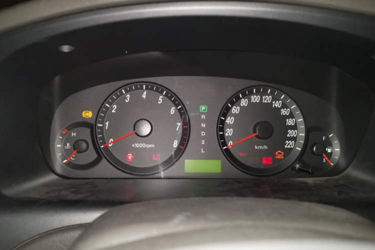 Used Hyundai Elantra 2011 1.6L Automatic Comfort Edition Odometer Close Up