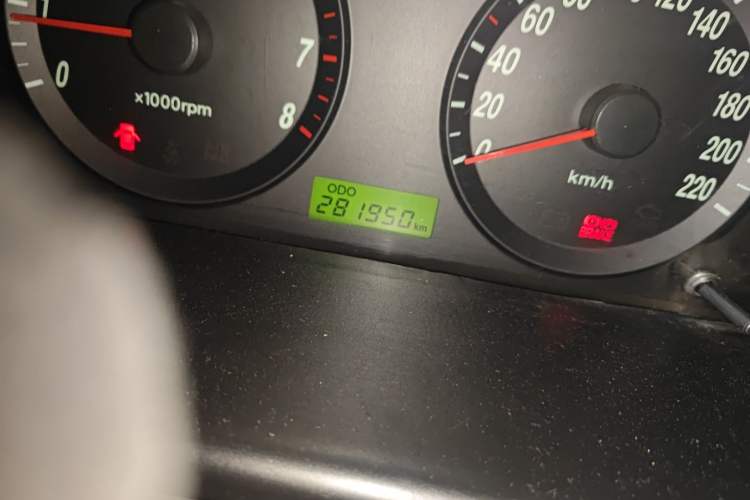 Used Hyundai Elantra 2011 1.6L Manual Comfort Version Odometer Close Up