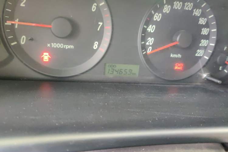 Used Hyundai Elantra 2011 1.6L Manual Comfort Version Odometer Close Up